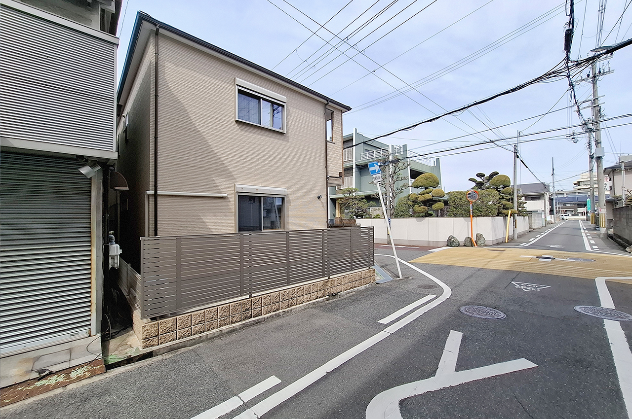 前面道路を含む外観