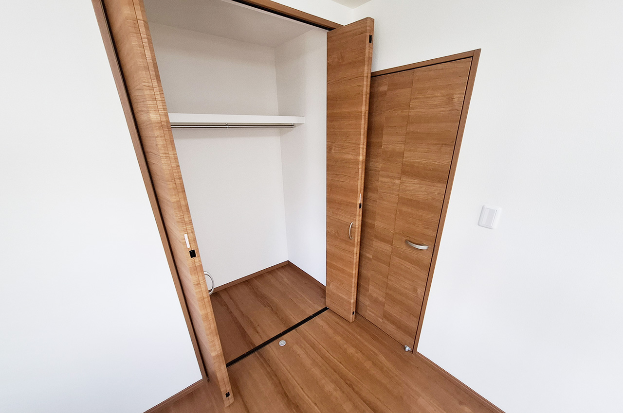 洋室2クローゼット