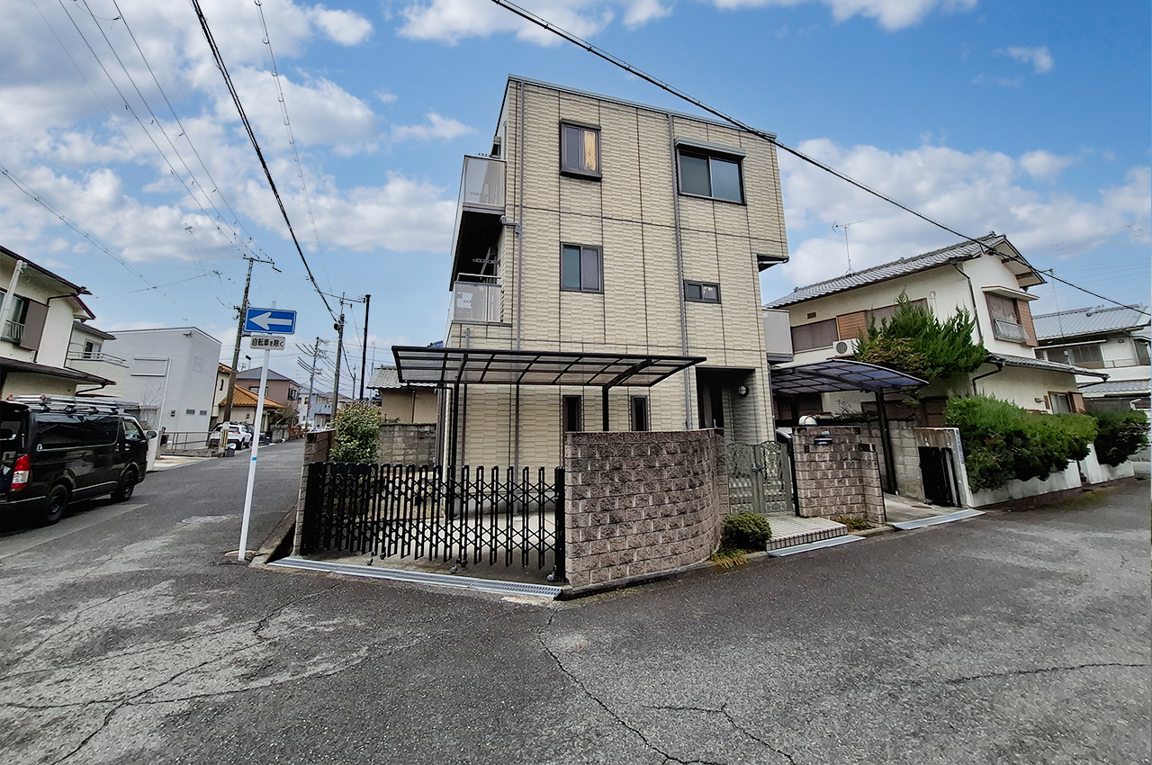 前面道路を含む外観