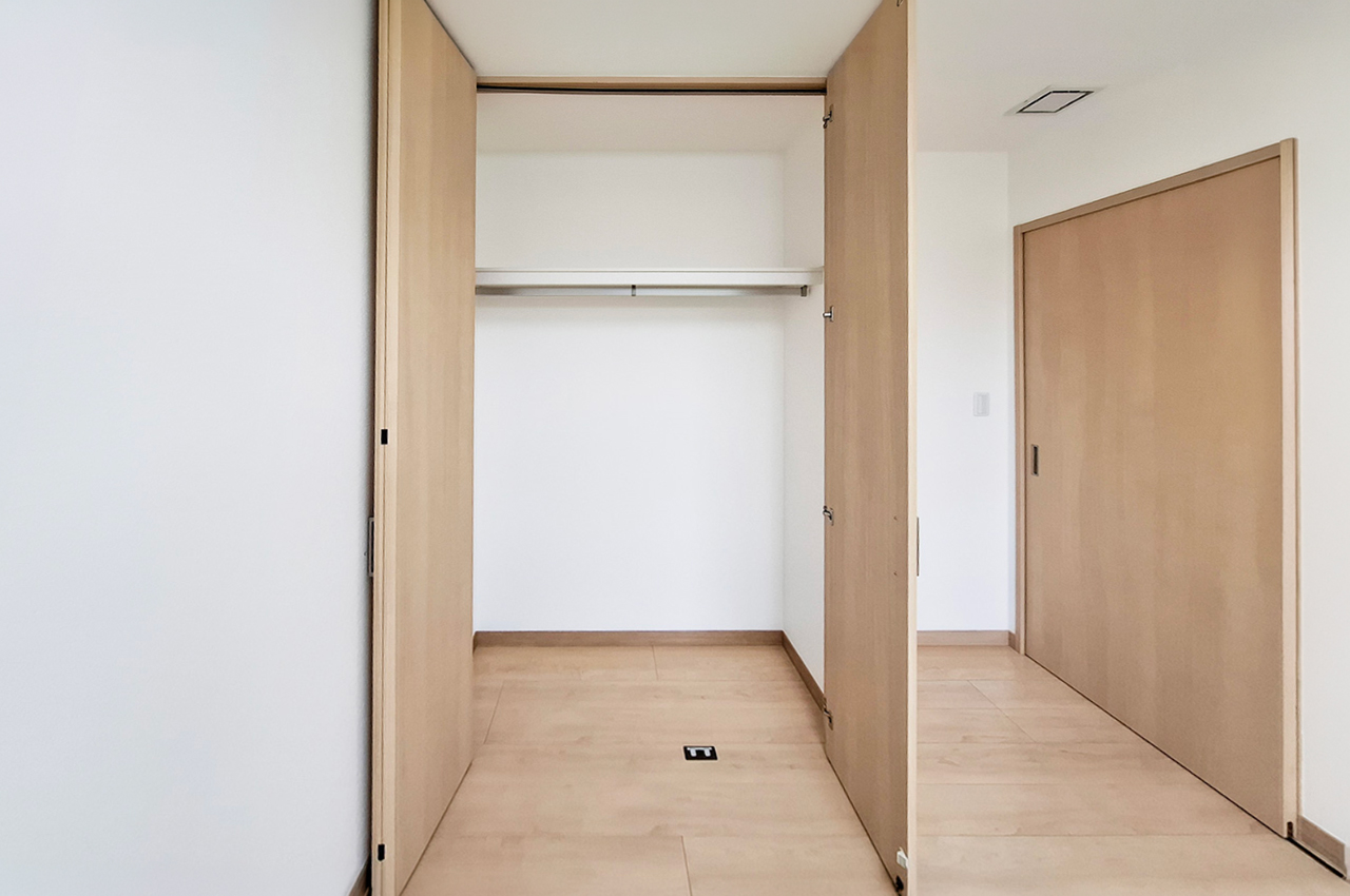 洋室2クローゼット