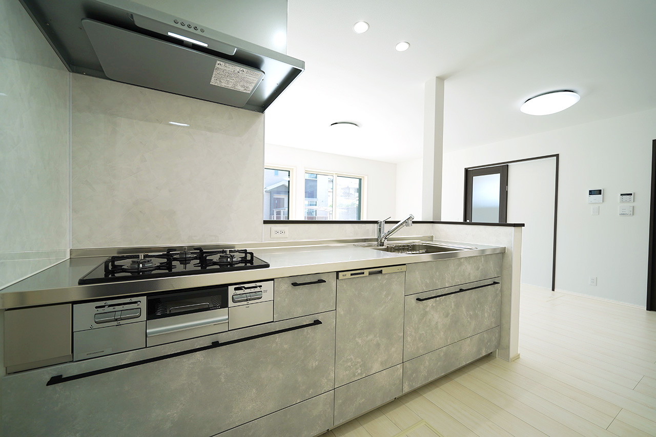 システムキッチン（食洗機付き）