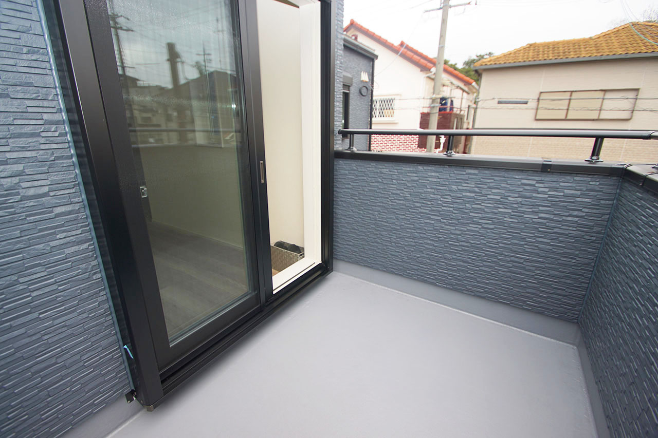 洋室（1）から出入りできるバルコニー