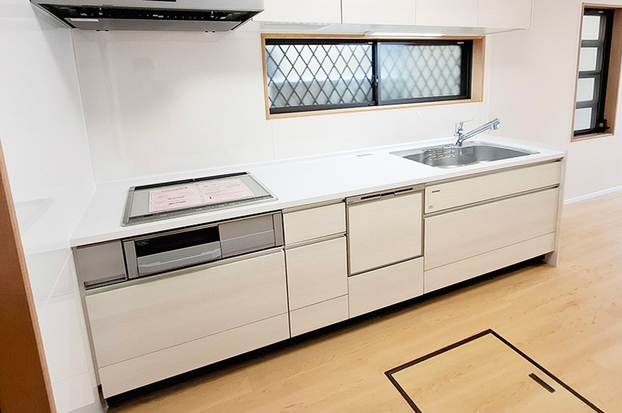 キッチン：食洗機・浄水器付きのシステムキッチンを新調。利便性の高いIHコンロです。