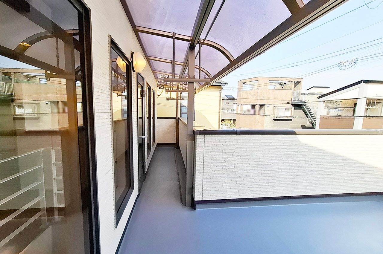 バルコニー：トップコート施工済み。