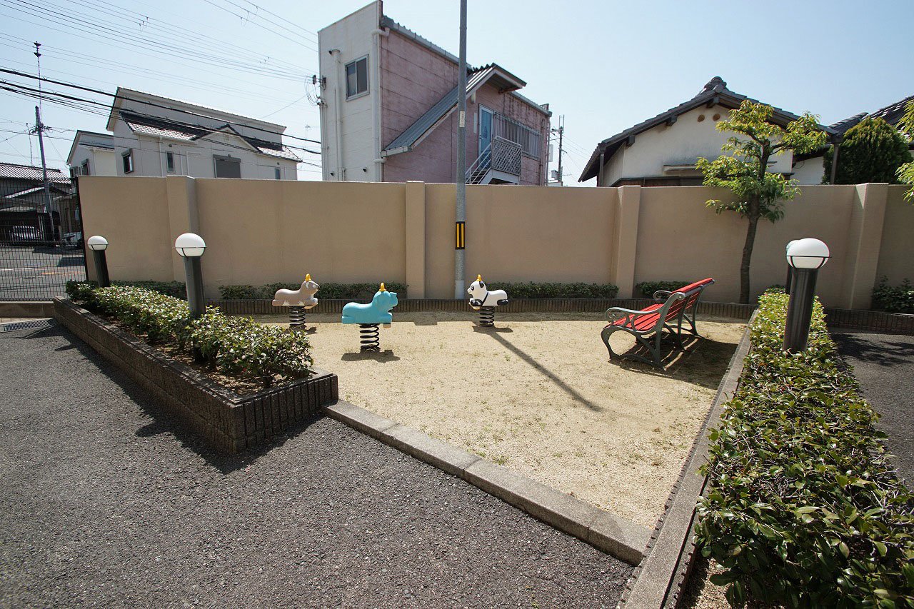 隣接公園