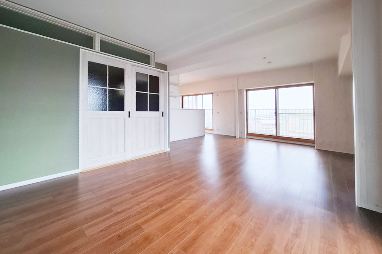 LDK約22帖：二面採光で明るく開放的な空間です。