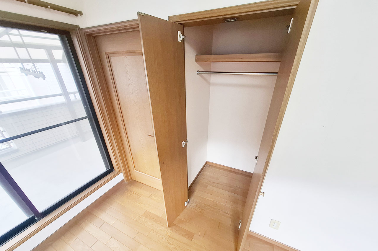 洋室2クローゼット