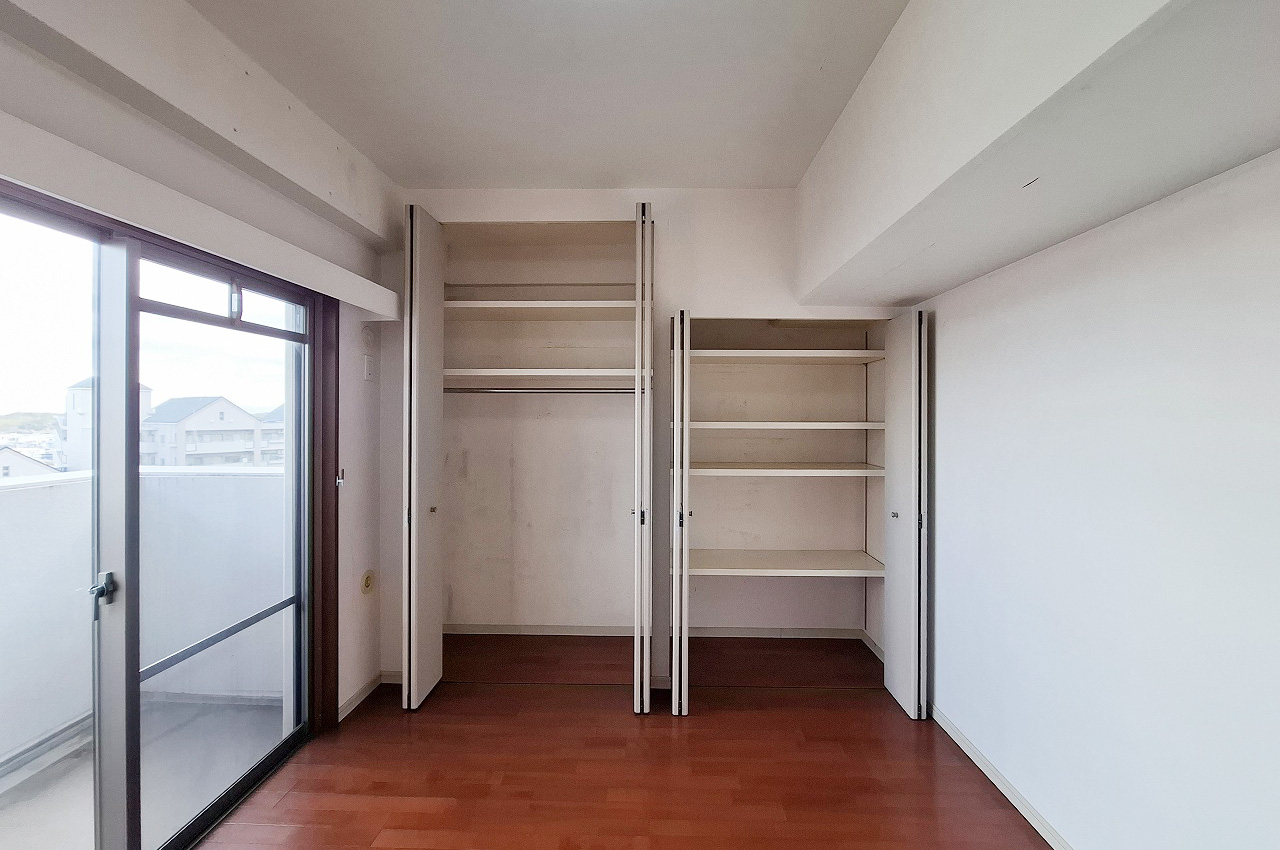 洋室2クローゼット＆物入