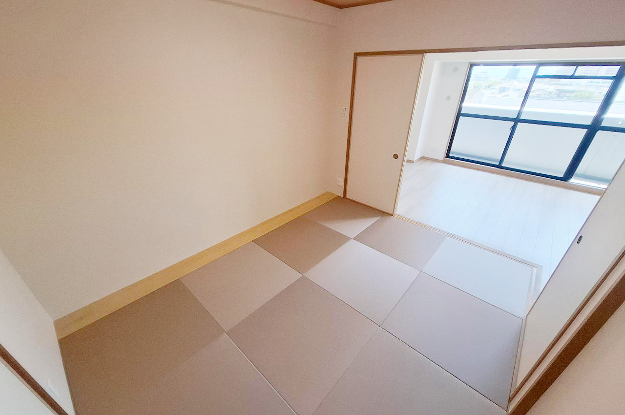 和室：リビングに面した扉を開ければ大空間に。普段はリラックスの場として、来客時には個室利用も可能。