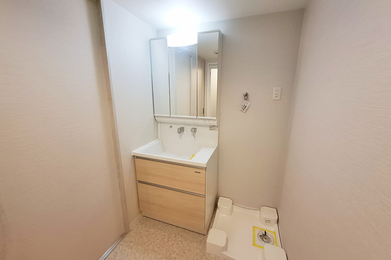 洗面室：洗面化粧台を新調済み。