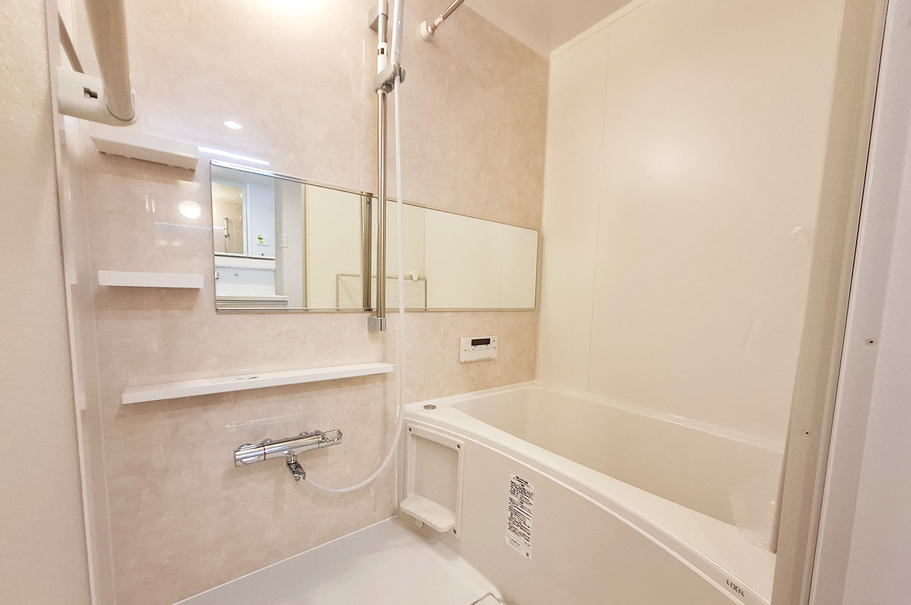 バスルーム：システムバスと浴室乾燥機を新調済み。