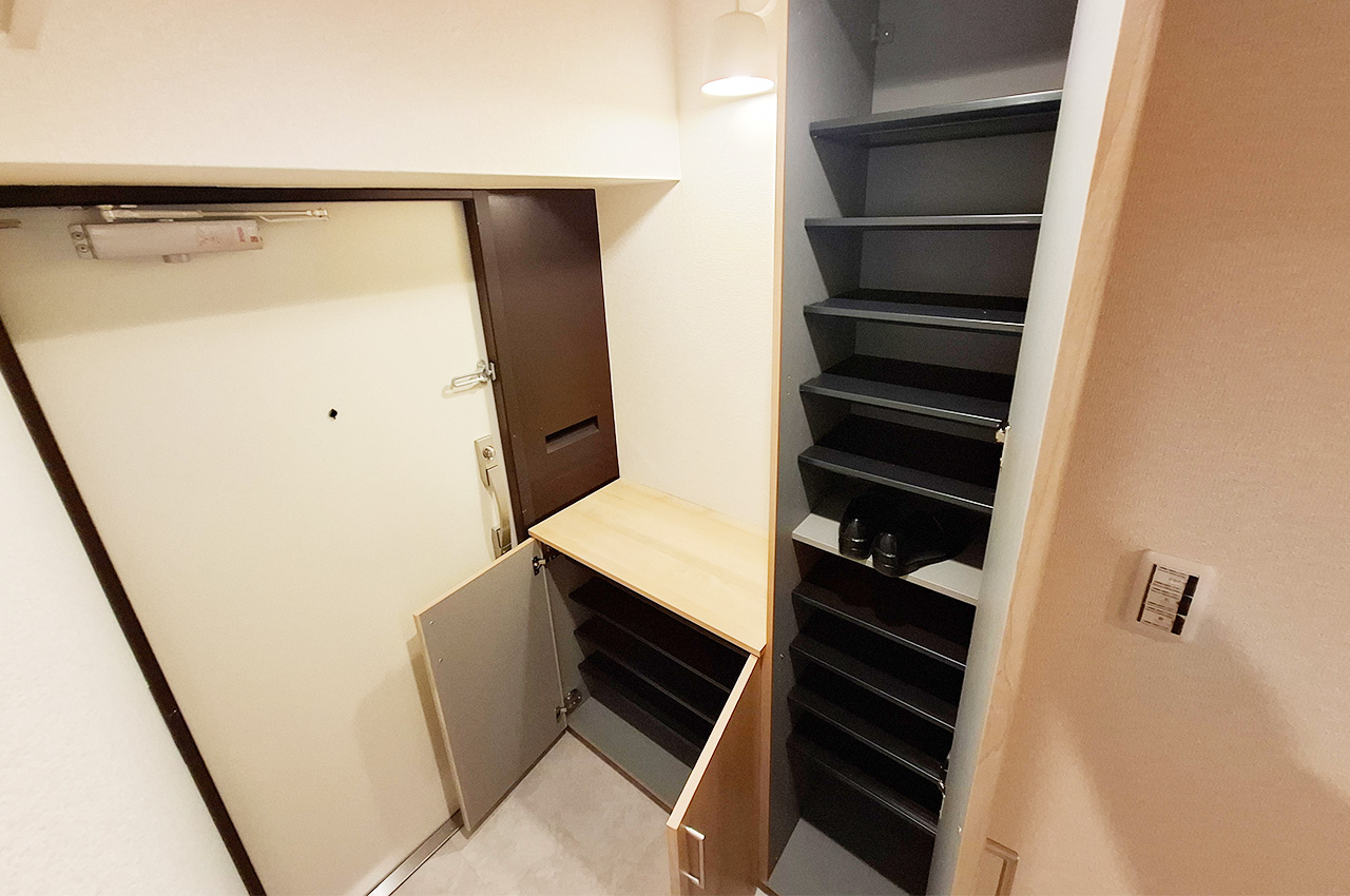 玄関：下駄箱を新調済み。