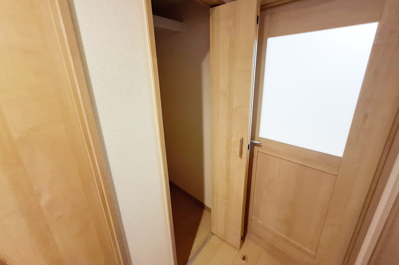 廊下物入：新調済み。