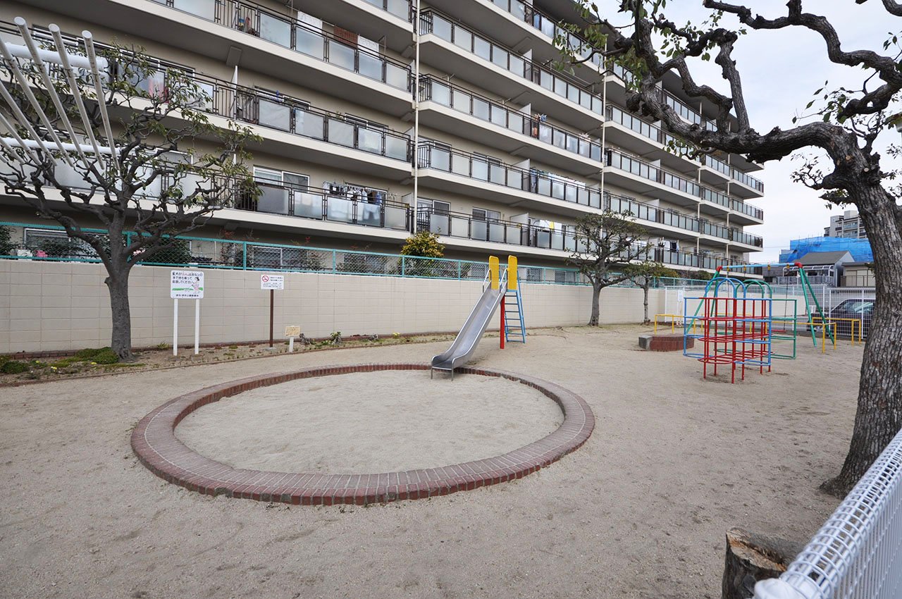 隣接公園(賑町おおばこ公園)