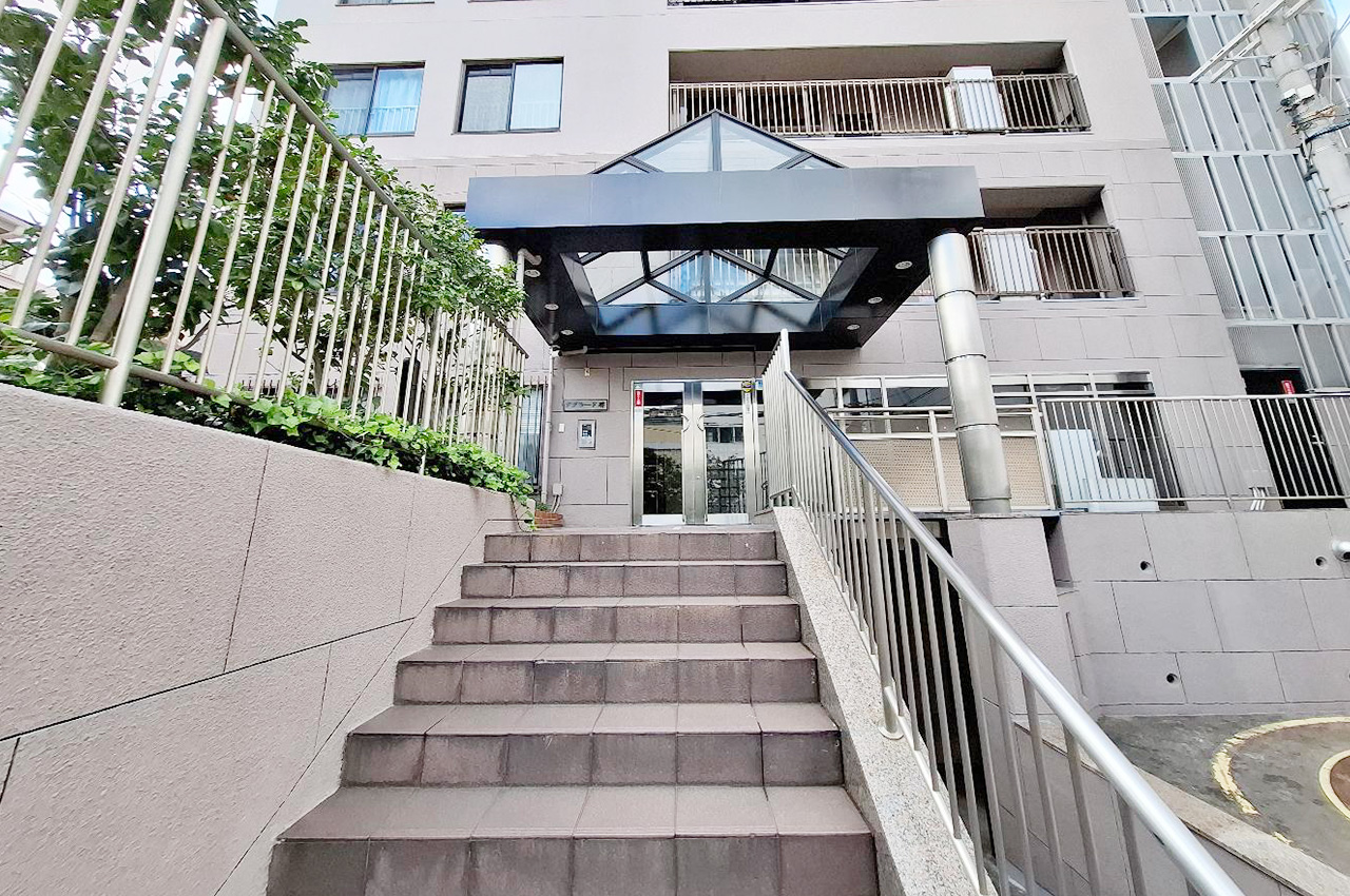 エントランス前階段