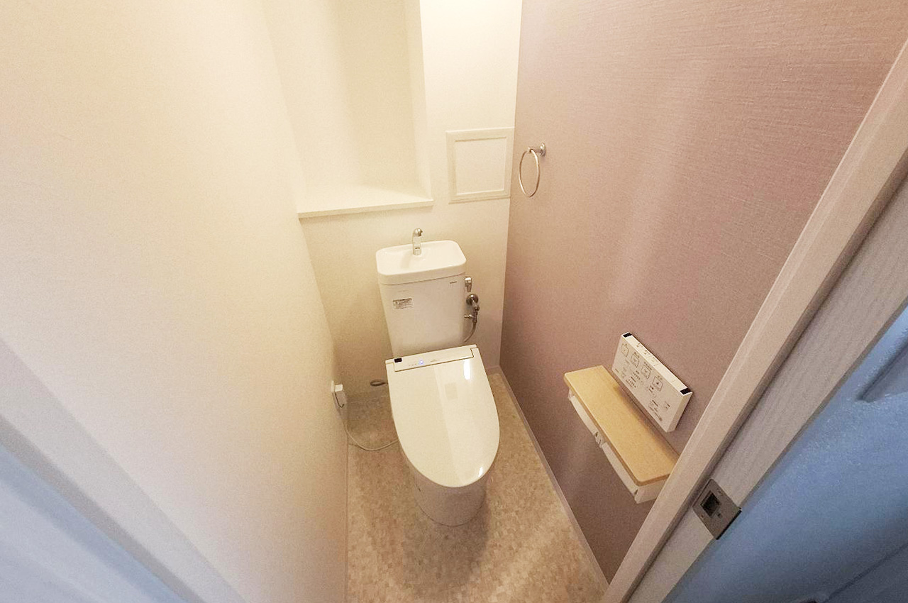 トイレ：壁・天井クロス、クッションフロア貼替済み。