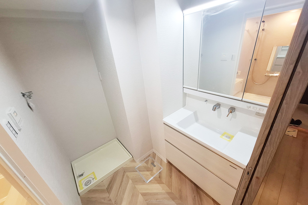 洗面室：洗面化粧台を新調済み。