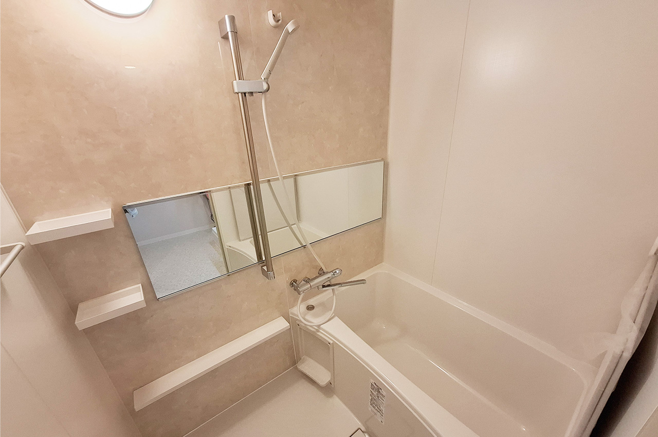 バスルーム：システムバスと浴室乾燥機を新調済み。