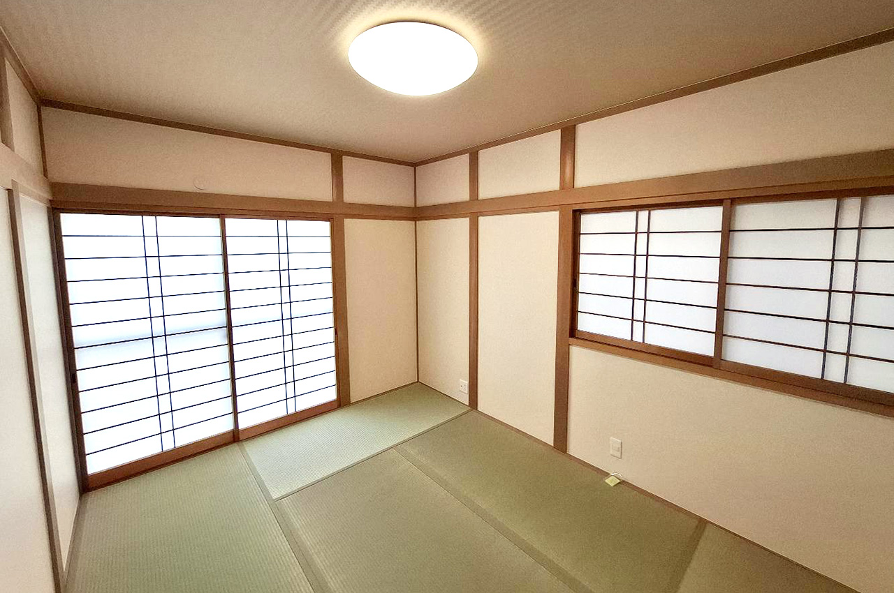 約6帖の和室はリフォームでピカピカに。畳を新調し、クロスや障子も貼替え済みです。