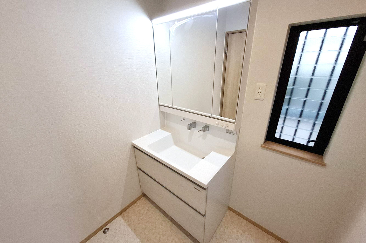 フルリフォームで一新した洗面室。洗面化粧台も新調済みです。