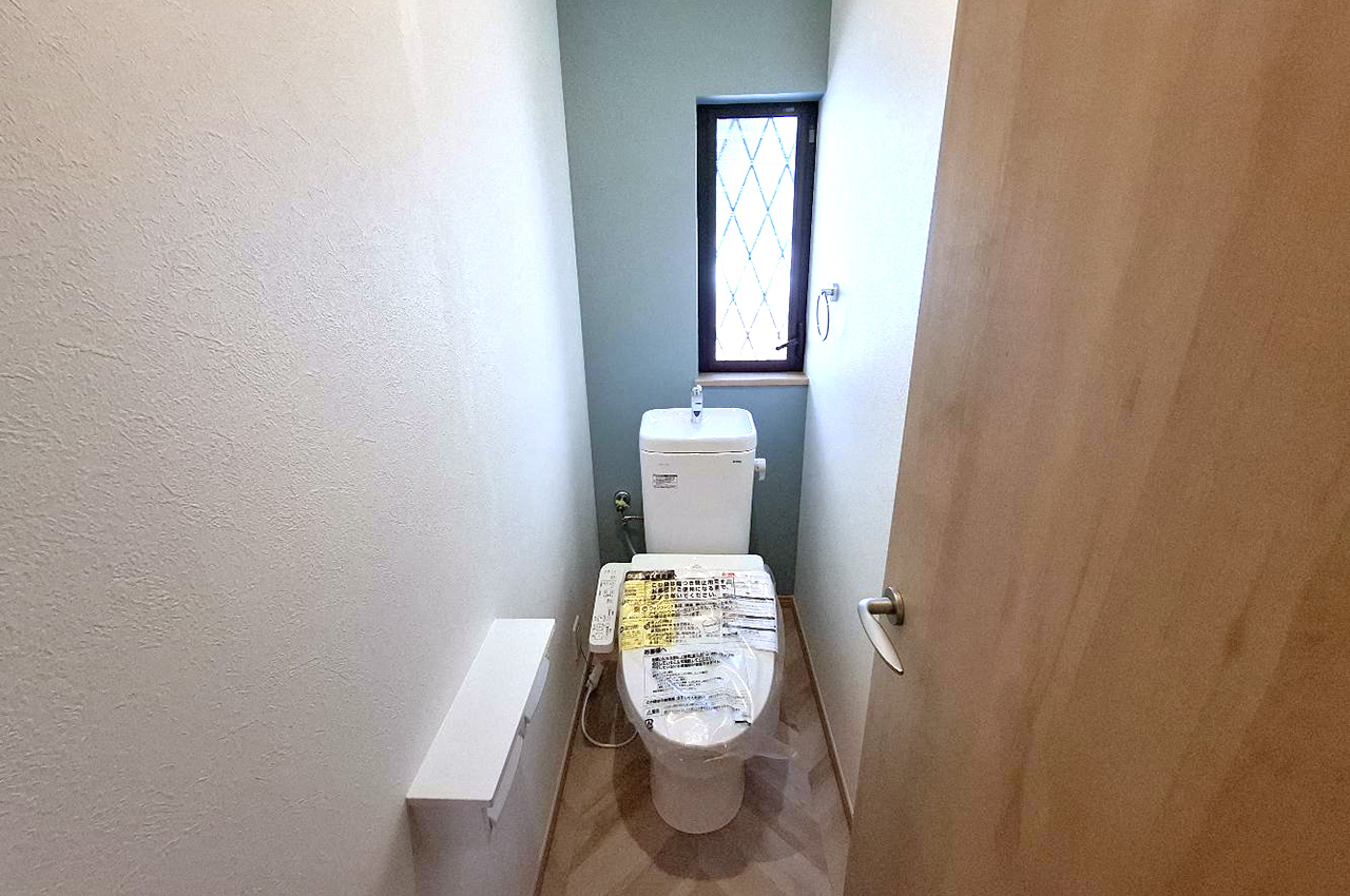 2階トイレ。1階同様フルリフォームで生まれ変わりました。