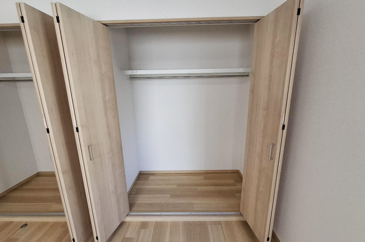 洋室③のクローゼット。きれいに新調済みです。