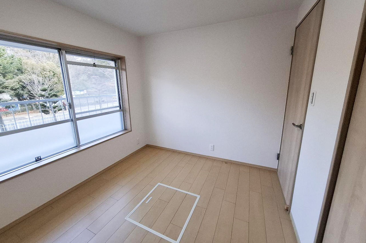 洋室約5.4帖。フルリフォームでまっさらのお部屋になりました。