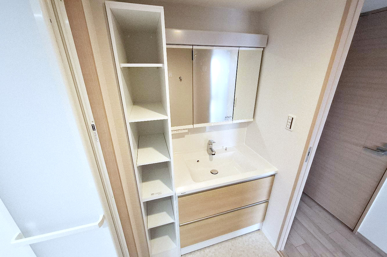 洗面室：洗面化粧台・サイドキャビネット新調