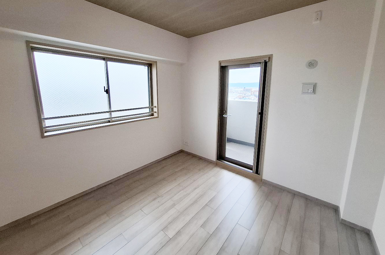 洋室①：サービスバルコニー付き