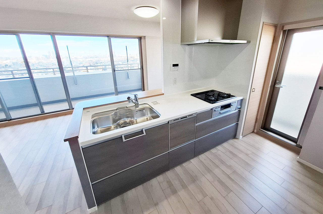 キッチン：食洗機・浄水器付きのシステムキッチンを新調済み。