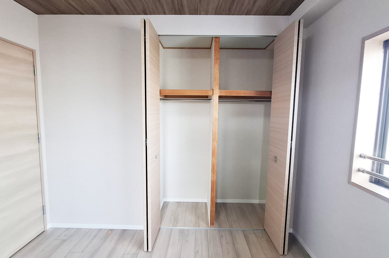 洋室1クローゼット