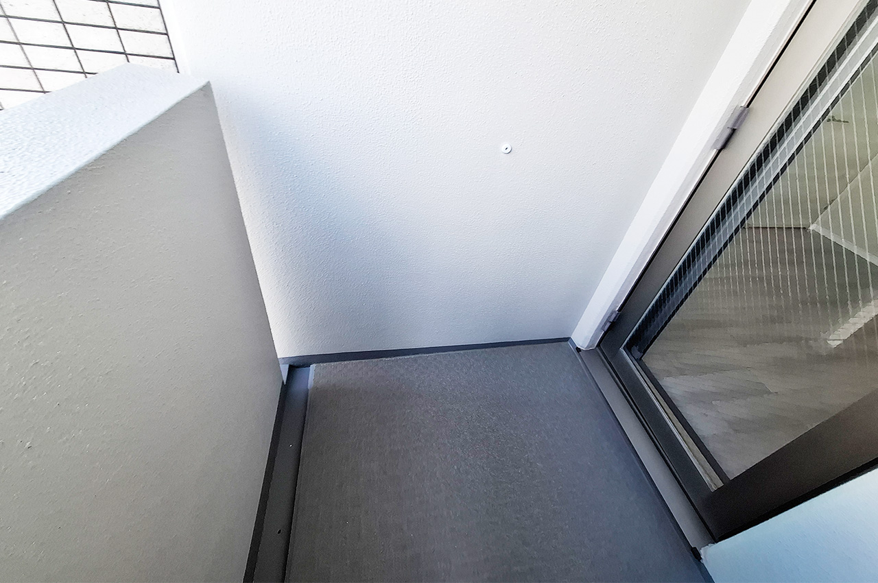 洋室1に面したサービスバルコニー