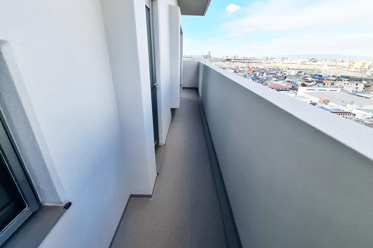 北側バルコニー：リビングダイニング、キッチンから出入り可能です。