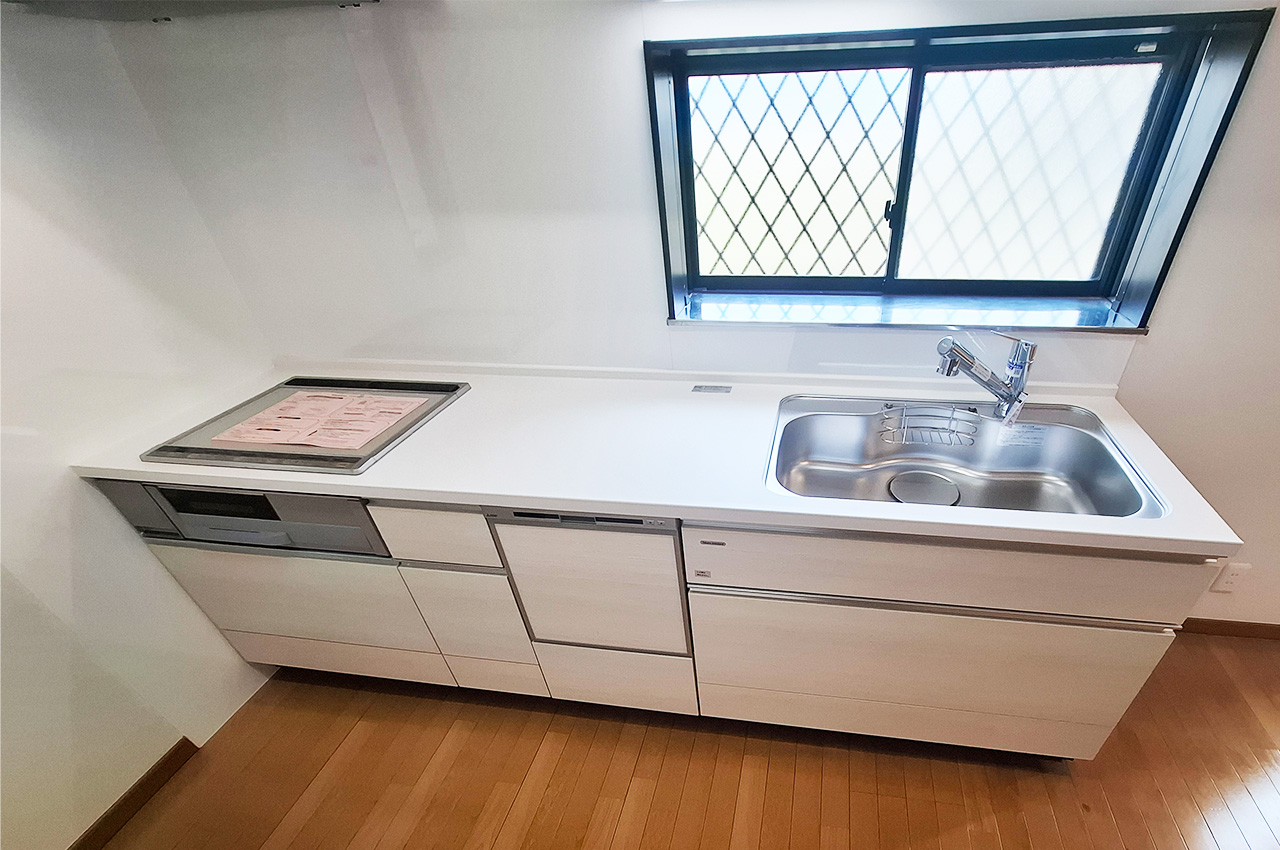 キッチン：食洗機・浄水器を備えたIHシステムキッチンを新調済み。