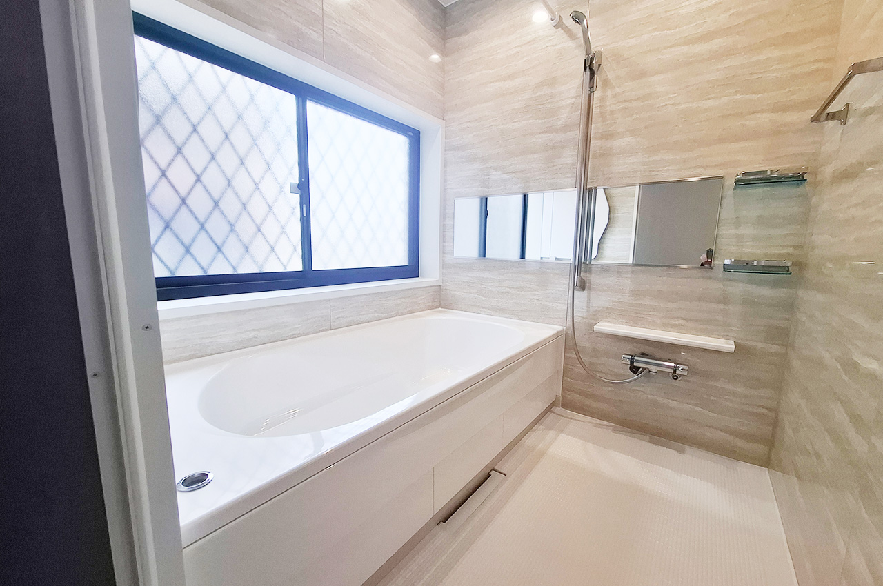 バスルーム：システムバスと浴室乾燥機を新調済み。