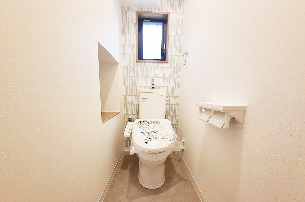 1階トイレ：便器・温水洗浄便座を新調済み。