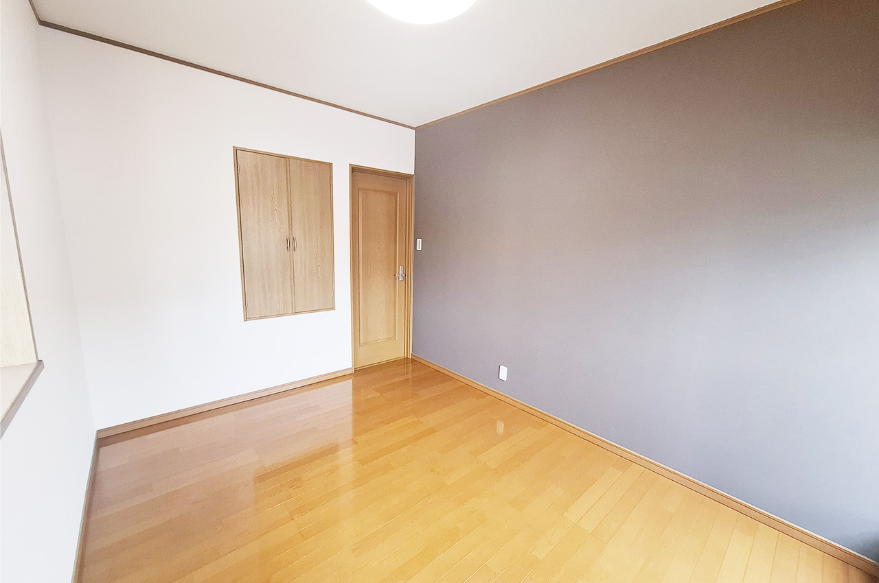 洋室2：クロスを貼替えるなどリフォーム済み。