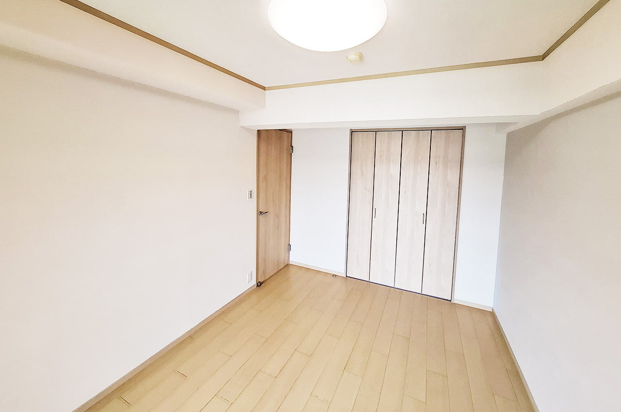 洋室2：約6.8帖の洋室は主寝室にも使いやすい広さです。