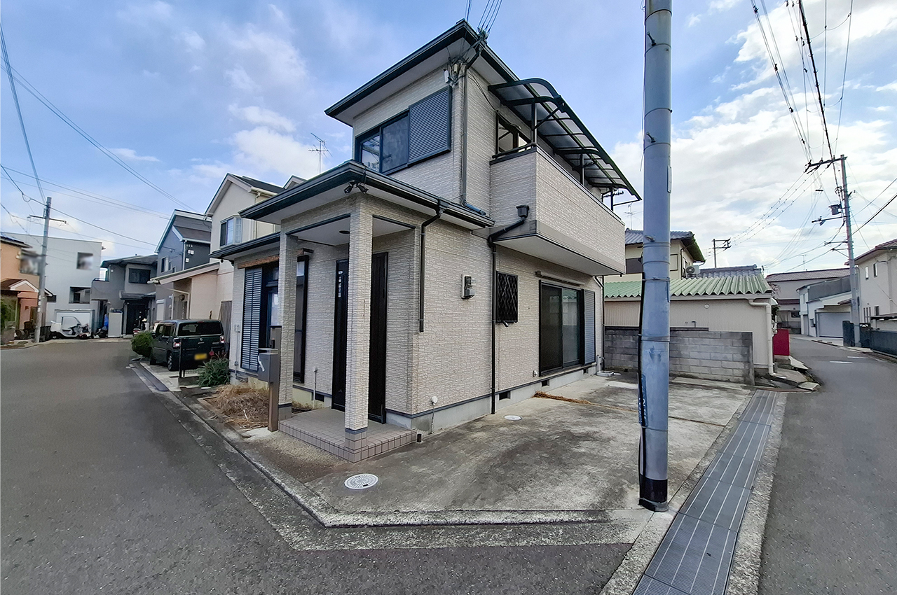 前面道路を含む外観