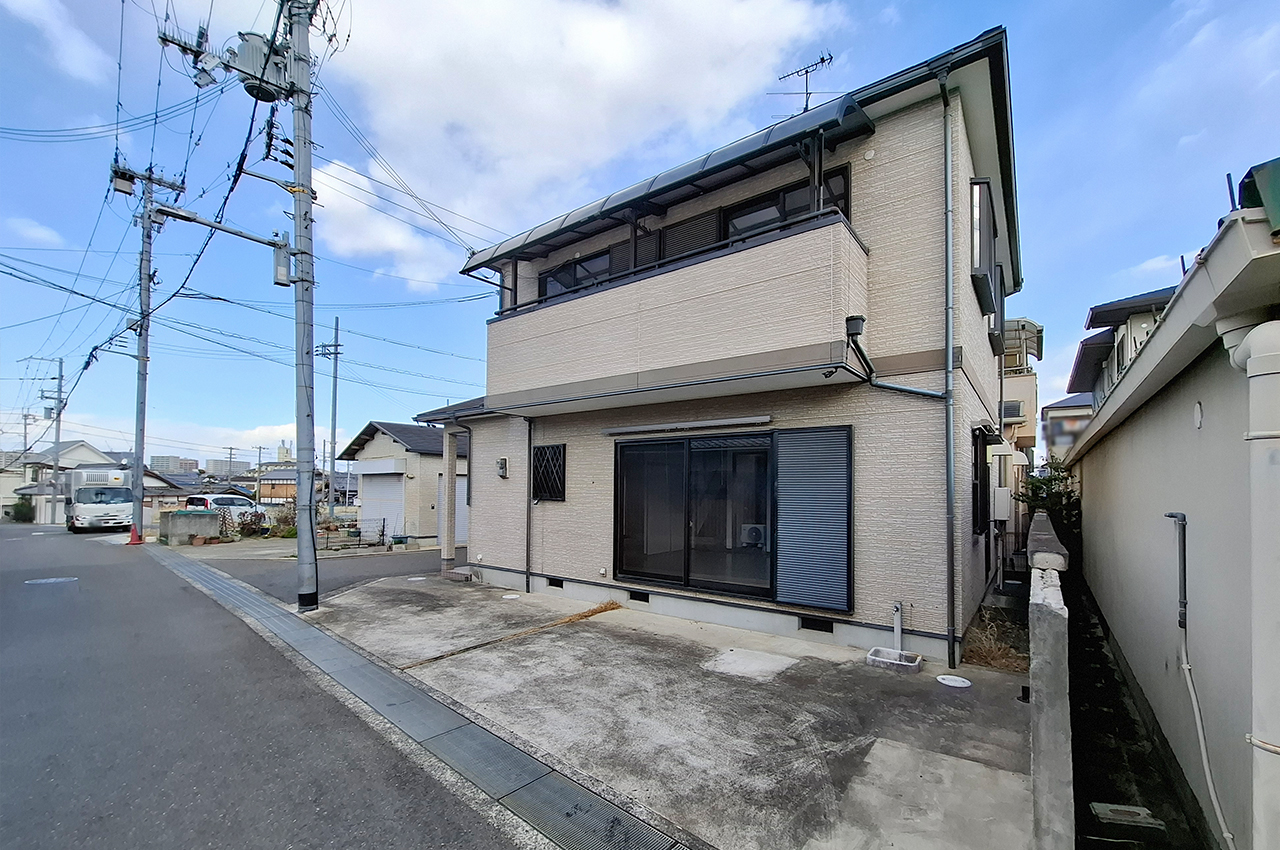 前面道路を含む外観