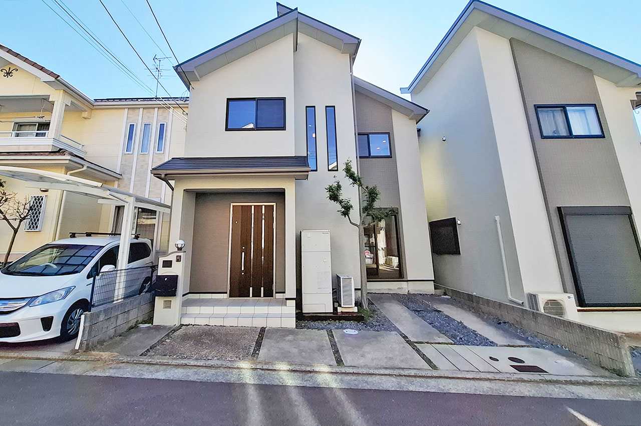 前面道路を含む外観