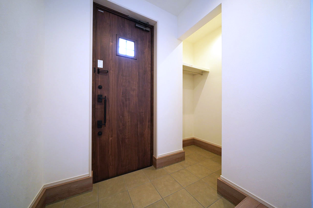 エントランス：玄関周りをすっきり保つシューズクローク付き。