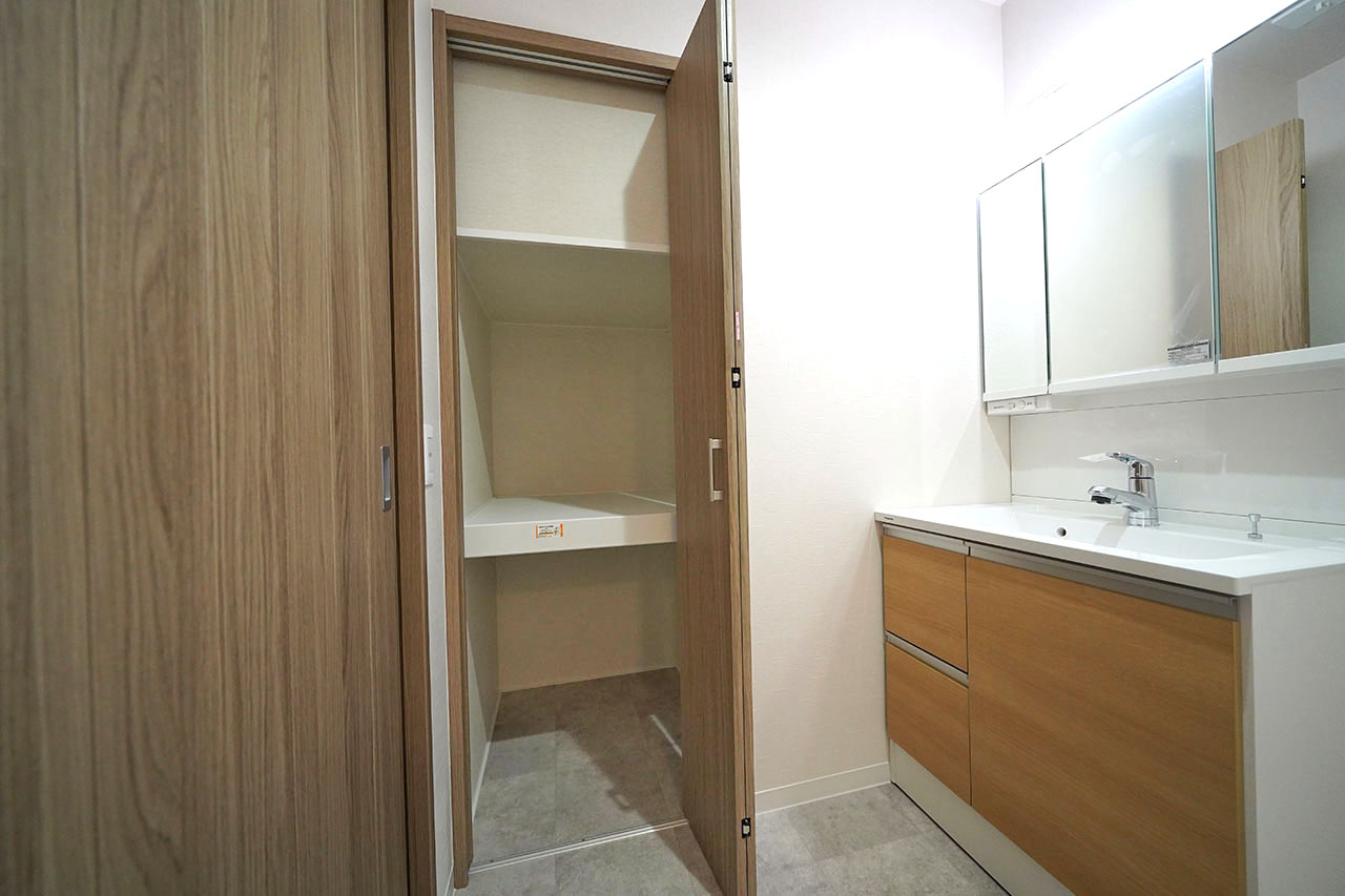 パウダールーム内システム収納