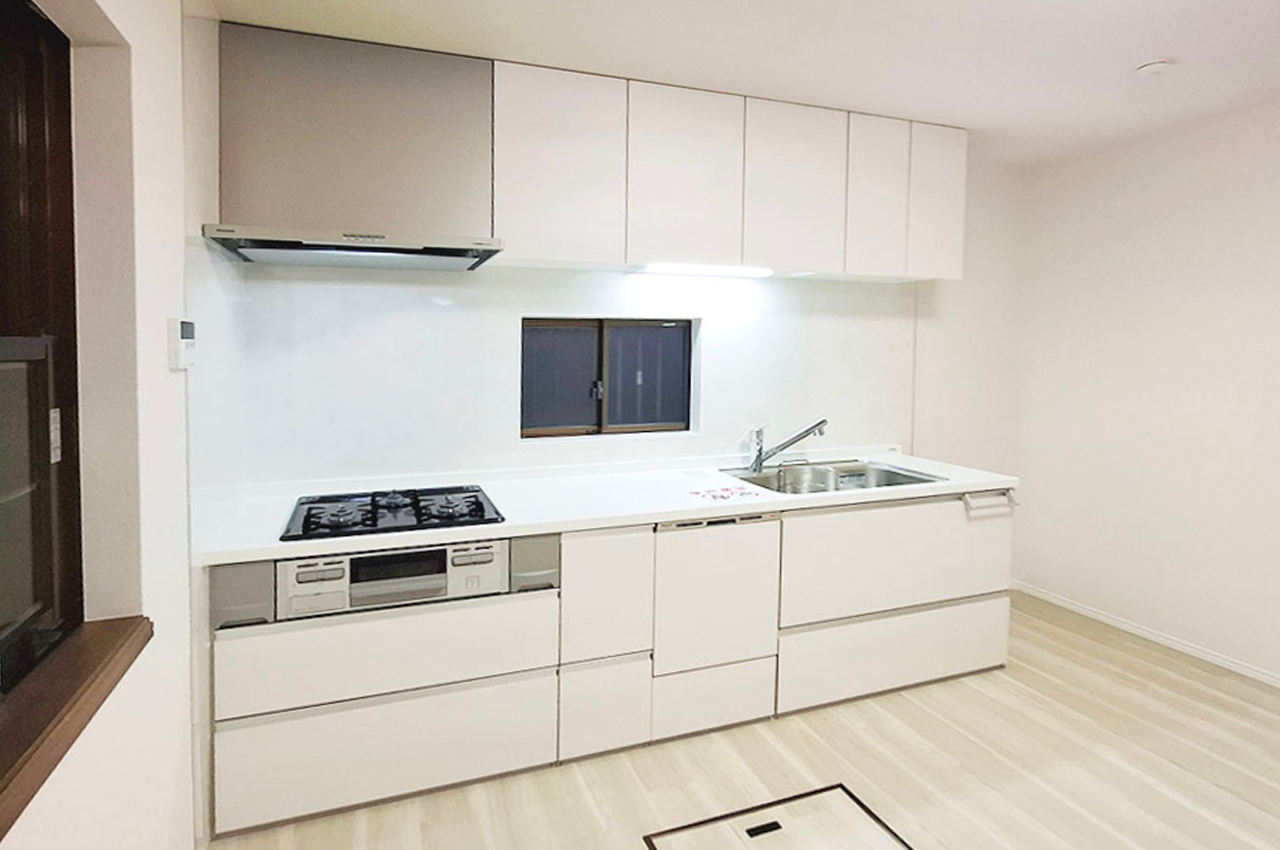 キッチン：便利な浄水器＆食洗機付きのシステムキッチンを新調しました。