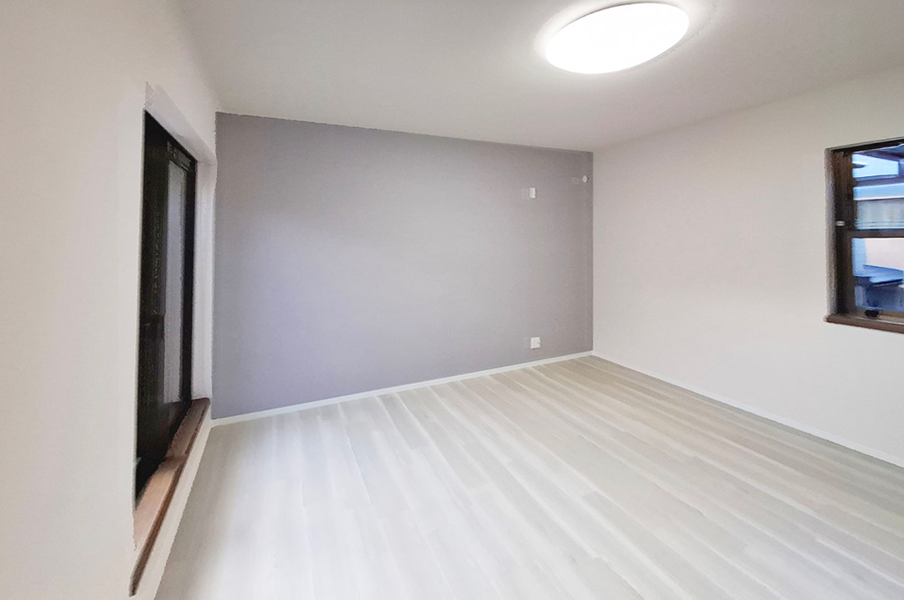 洋室② 約8帖：壁一部にアクセントクロスを貼り、落ち着いた雰囲気に。