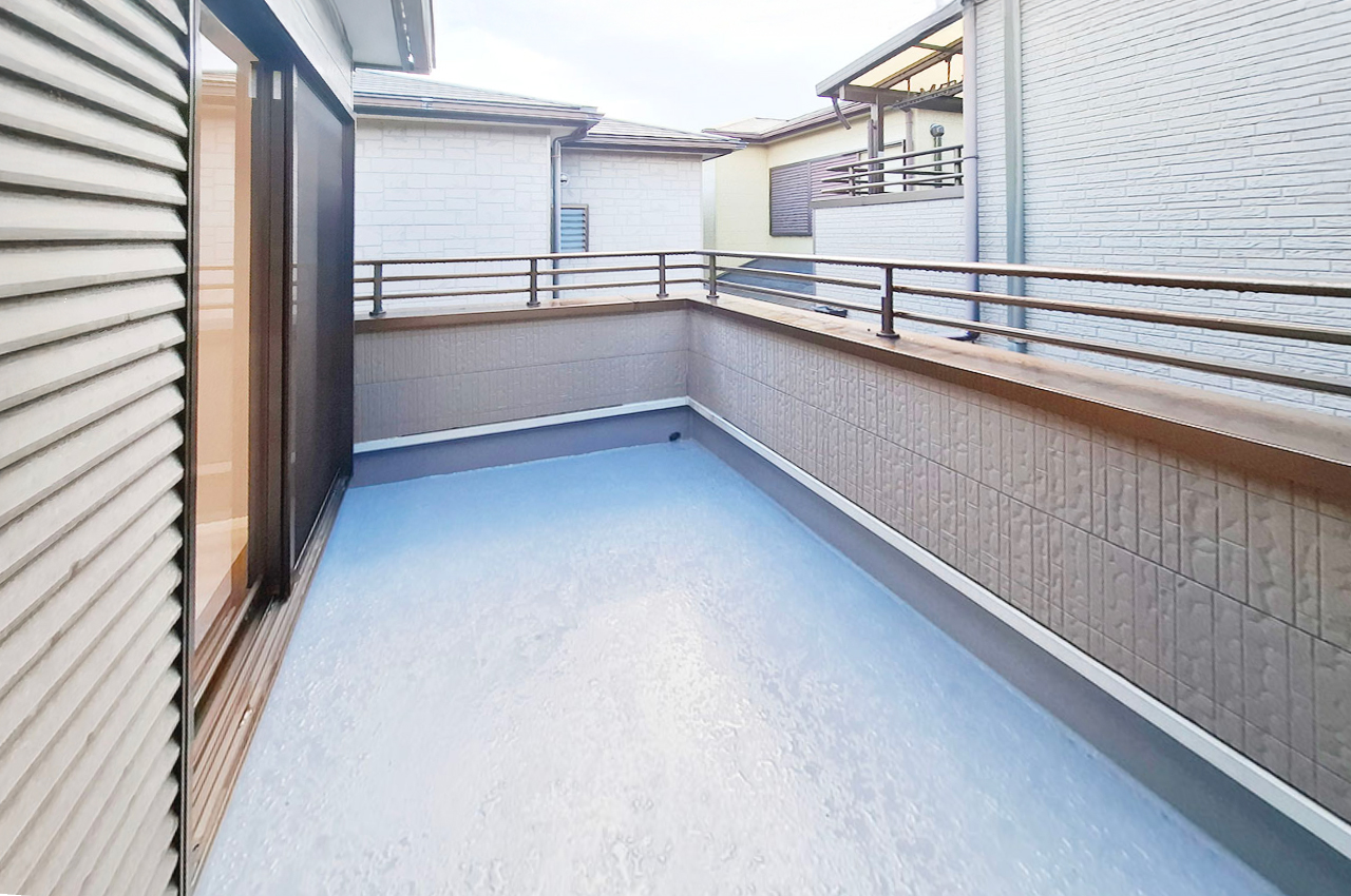 バルコニー：トップコート済みです。