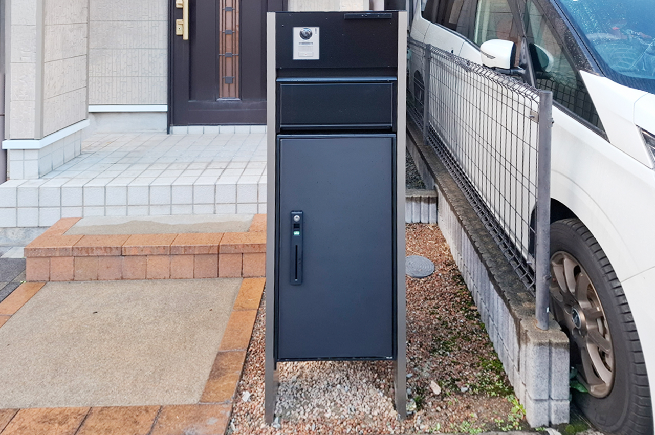 宅配ボックス付き機能門柱を新調済み。