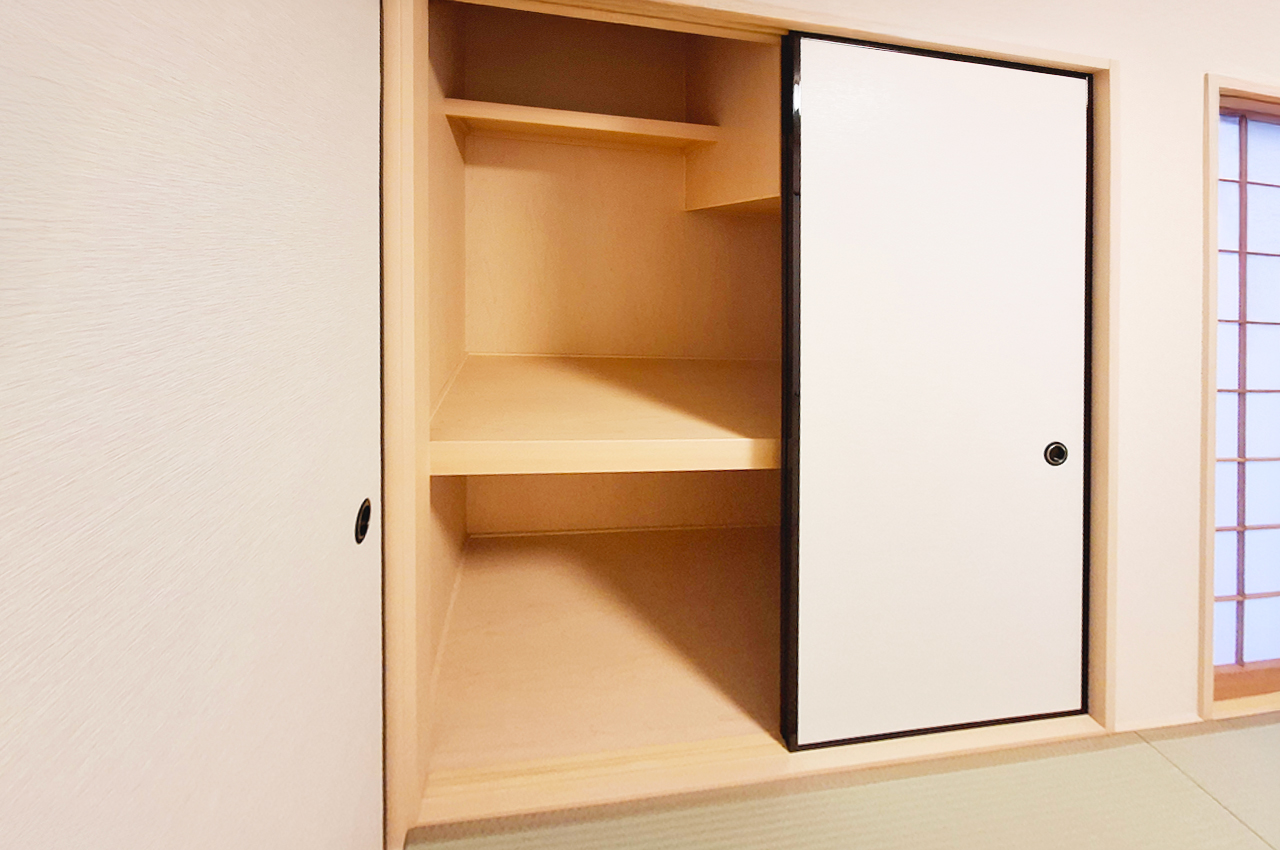 和室：押入付きで布団や季節用品の整理に便利。