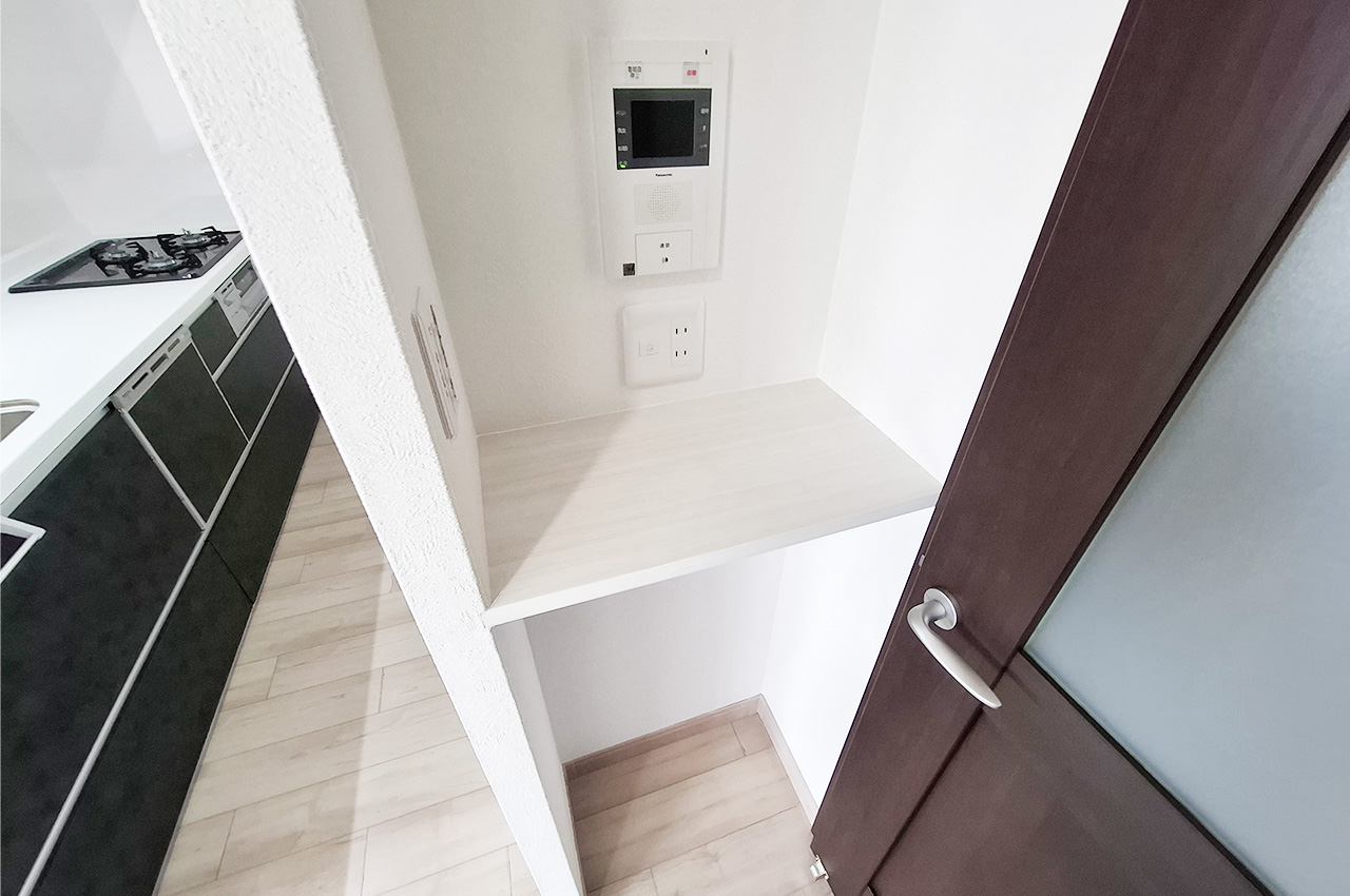 キッチン横電話台