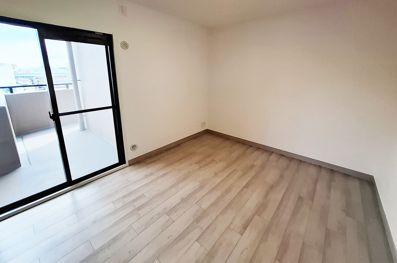 洋室1：バルコニーに面したお部屋です。